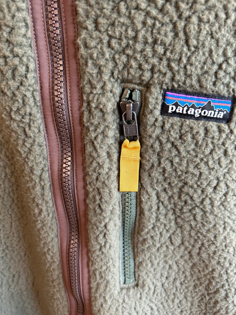 Patagonia Olive Green Sherpa Fleece Vest with Yellow Zipper Pulls  #38 - Picture 4 of 8